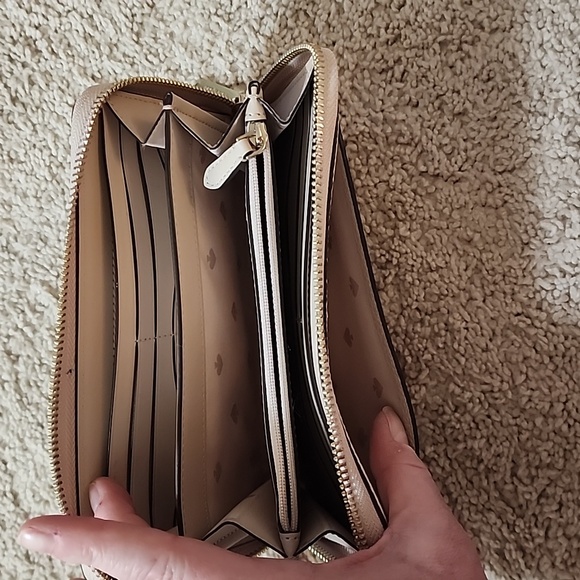 Kate Spade - Picture 3 of 4